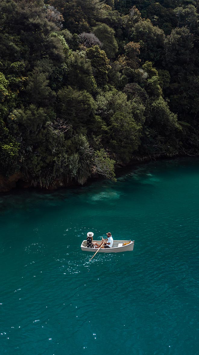 LAKE & WATERFRONT HOTELS