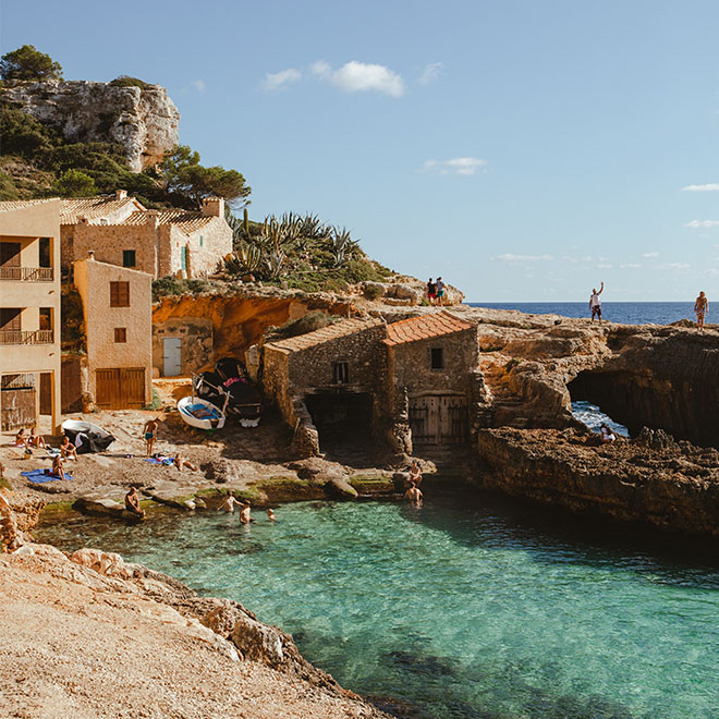 SLH Sale 40% on 100 participating hotels. 